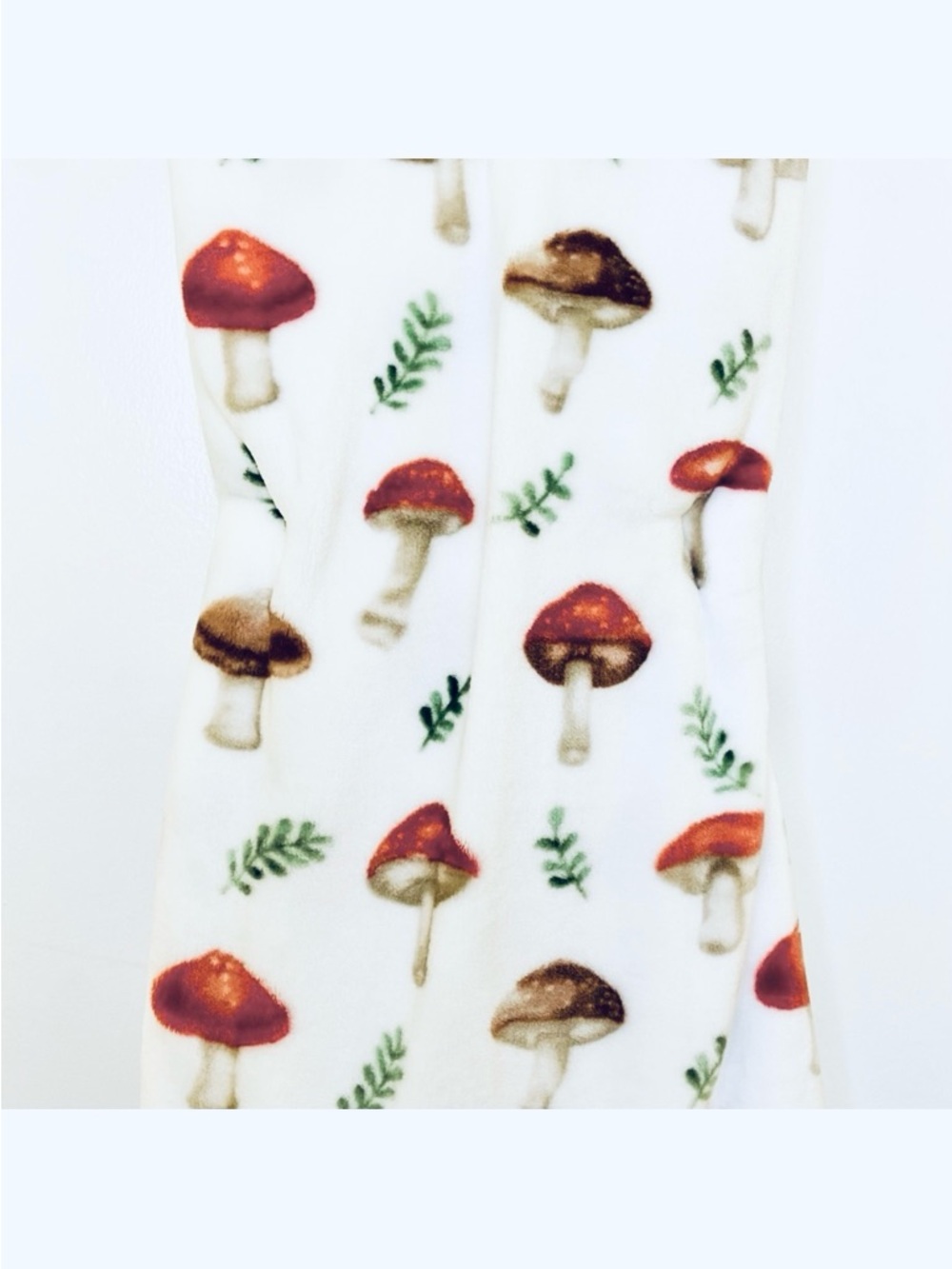 Mushroom Design Throw Blanket - Picture 2 of 3